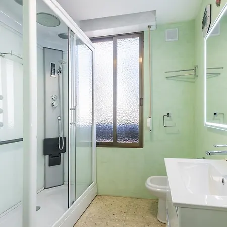 Lux Center 5-d * Бенидорм